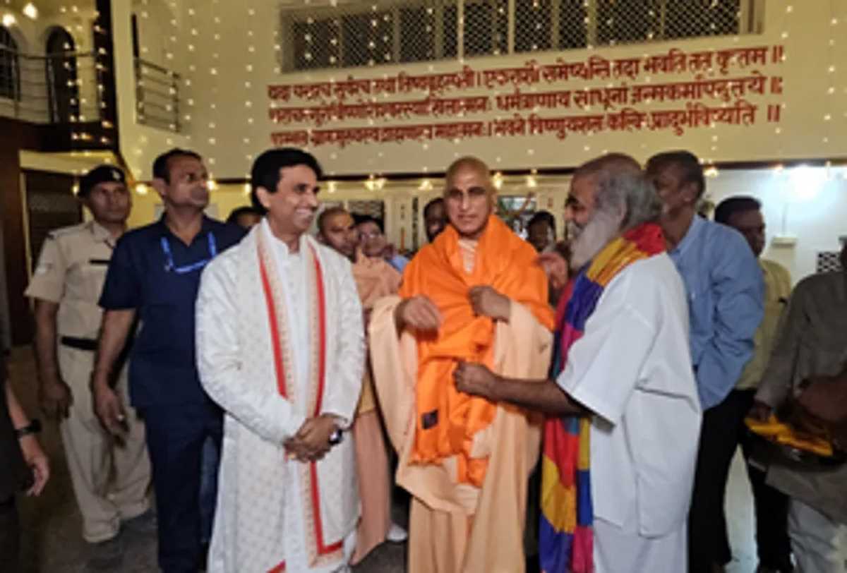 संभल में कल्कि धाम महोत्सव का आगाज, कुमार विश्वास और आचार्य अवधेशानंद ने लिया भगवान का आशीर्वाद